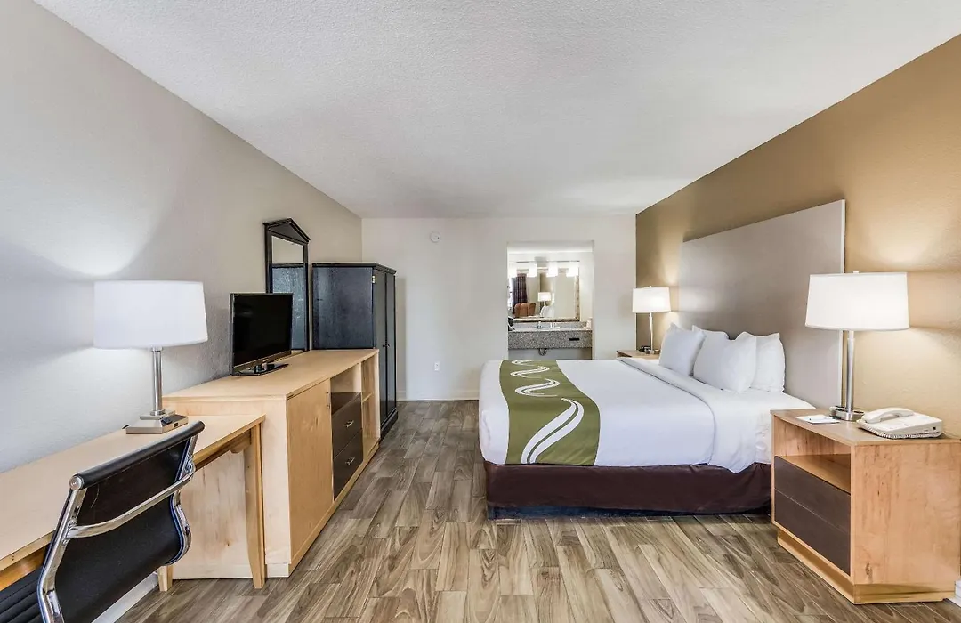Quality Inn & Suites Hot Springs-Lake Hamilton-1