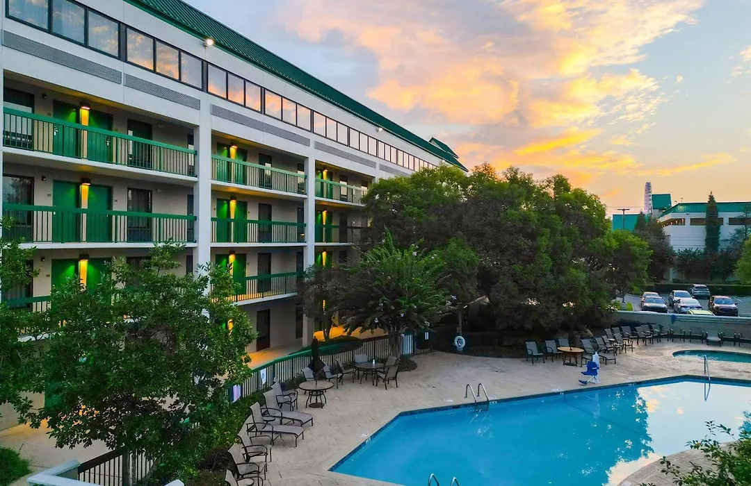 Quality Inn Near The Island Pigeon Forge-1