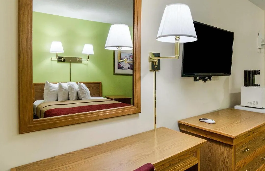 Econo Lodge Lawrence Near University-1