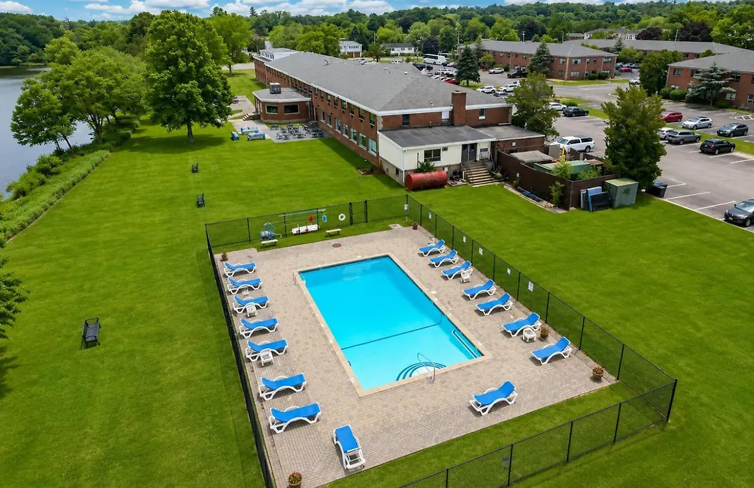 Lakeside Inn-1