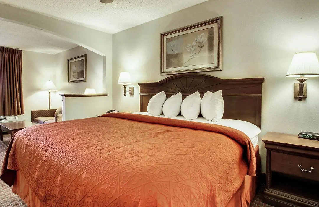 Quality Inn & Suites Clinton - Jackson West-1