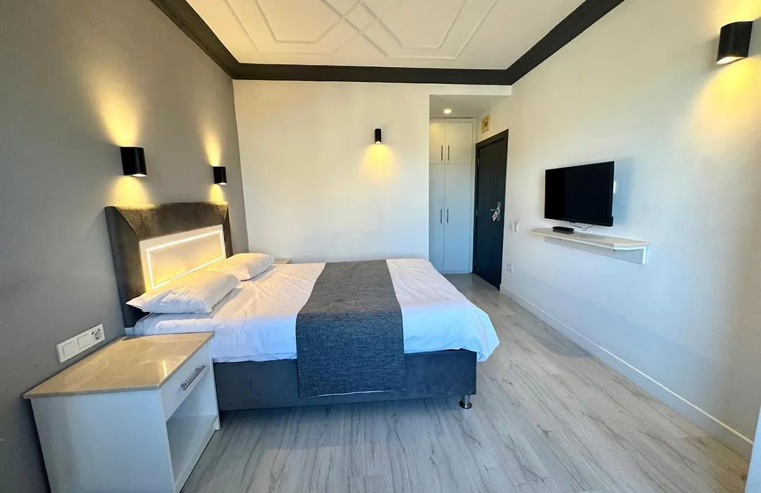 Hotel Peninsula-1