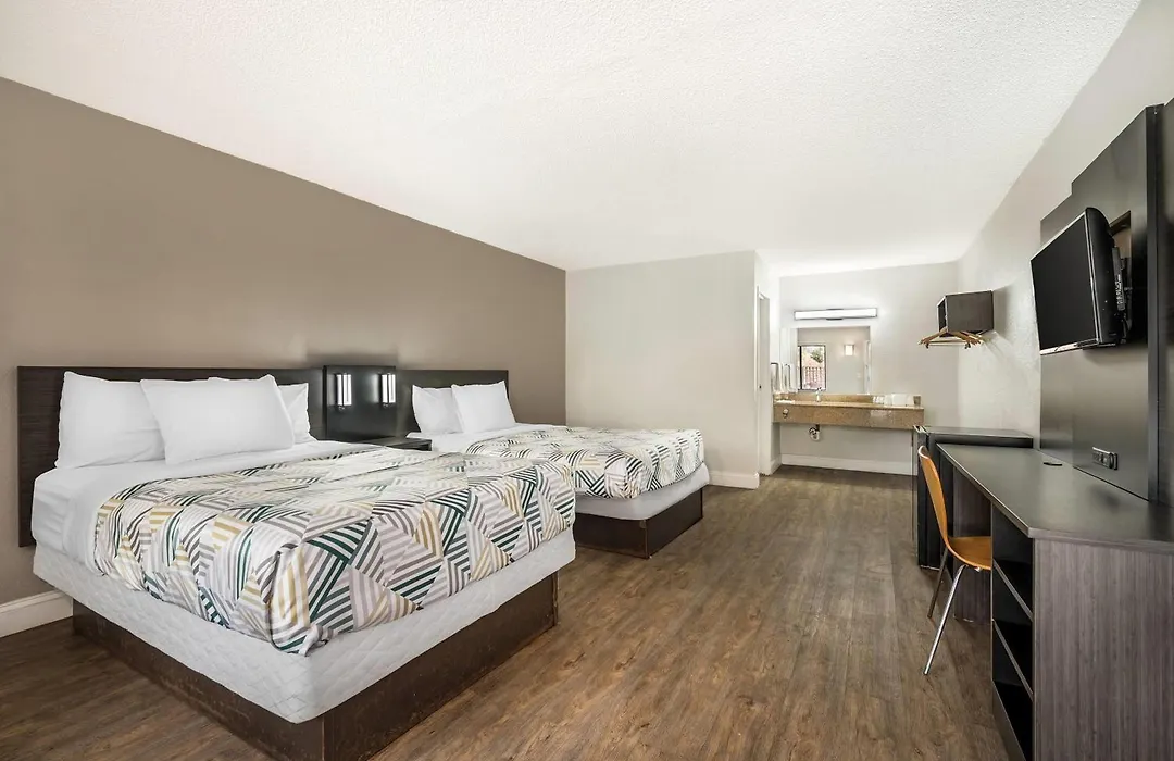Travelodge By Wyndham Norfolk Airport-1