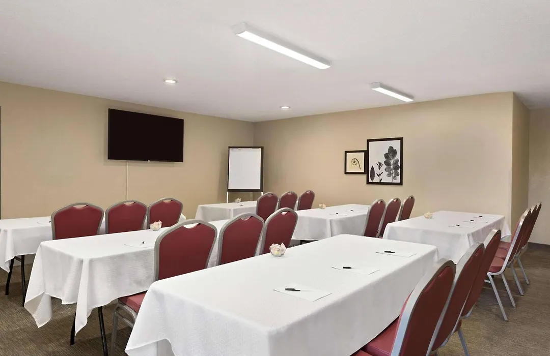 Country Inn & Suites By Radisson, Ankeny - Des Moines-1