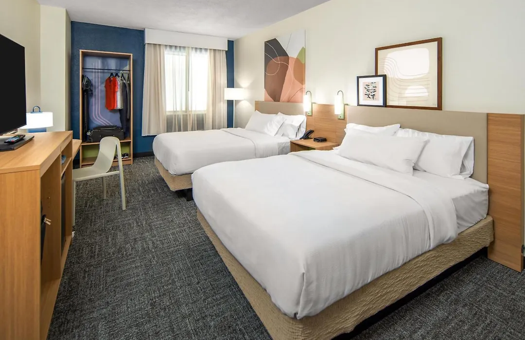 Spark By Hilton Freeport-1