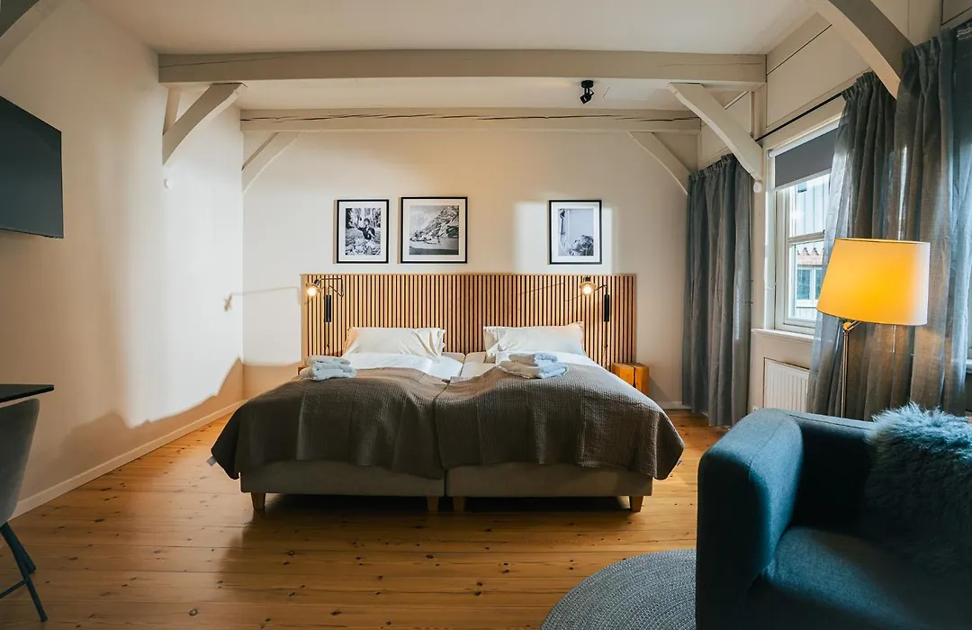 Landart Hotel-1