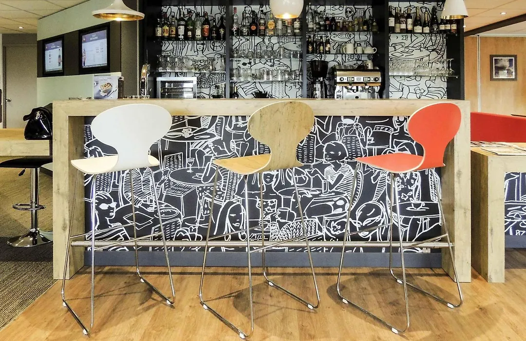 Ibis Auray-1