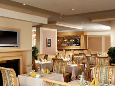 Four Points By Sheraton Toronto Lakeshore-1