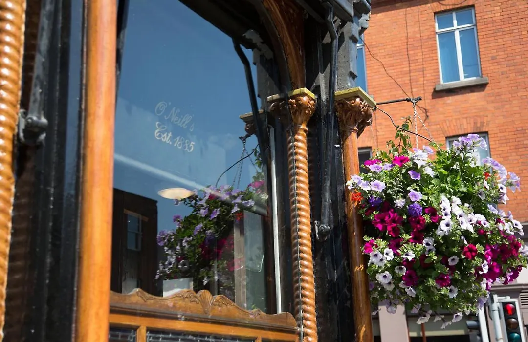 O'Neills Victorian Pub & Townhouse-1