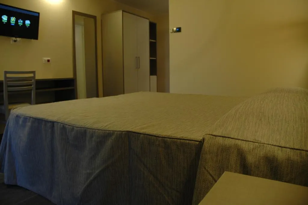 Hotel 4 Strade-1