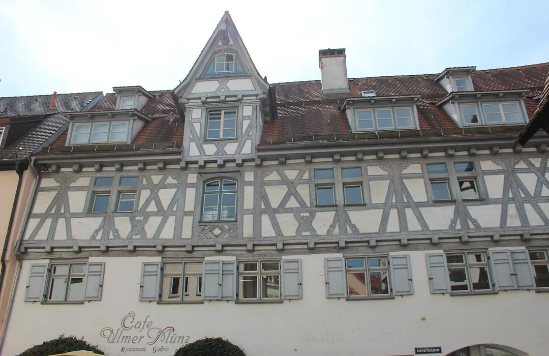 Hotel Schmales Haus-1