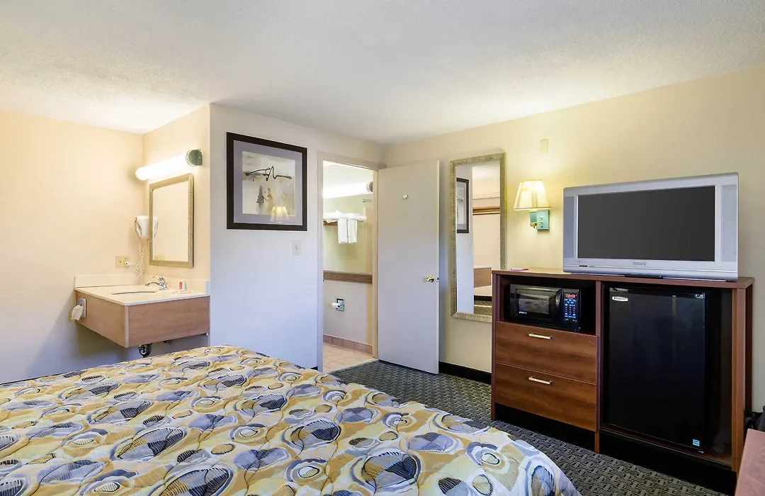 Econo Lodge West Springfield-1