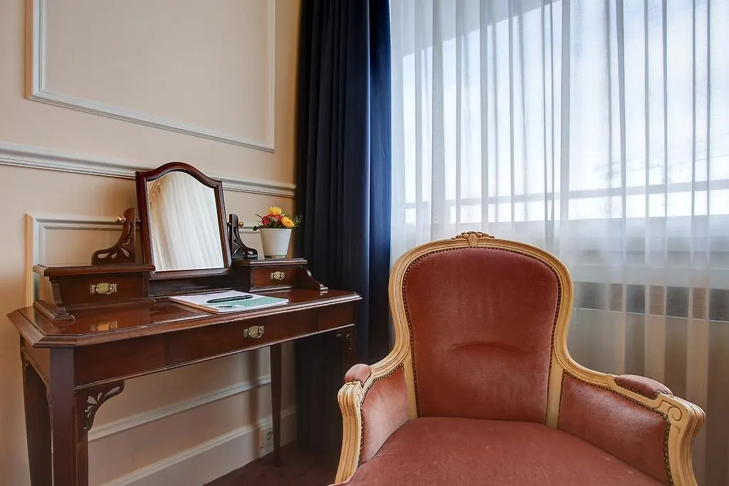 Centro Hotel Bristol-1