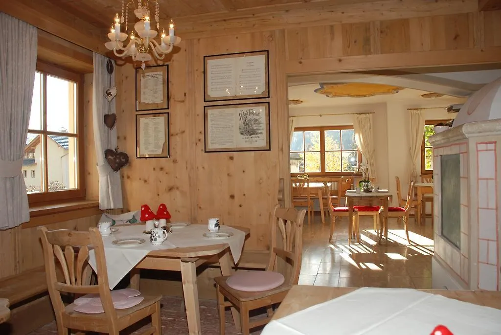 Piccolohotel Tempele Garni-1