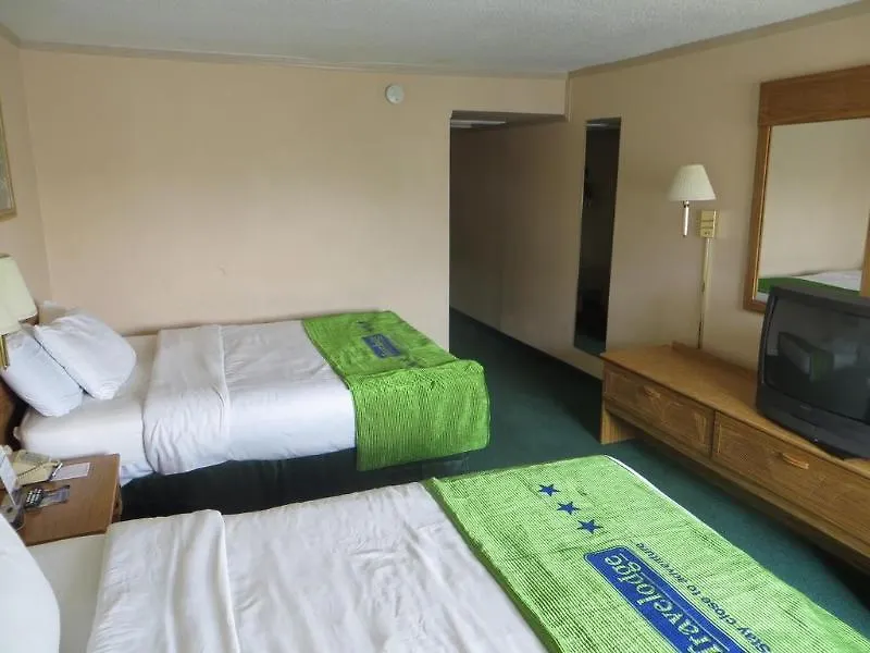 Super 8 By Wyndham Des Moines-1
