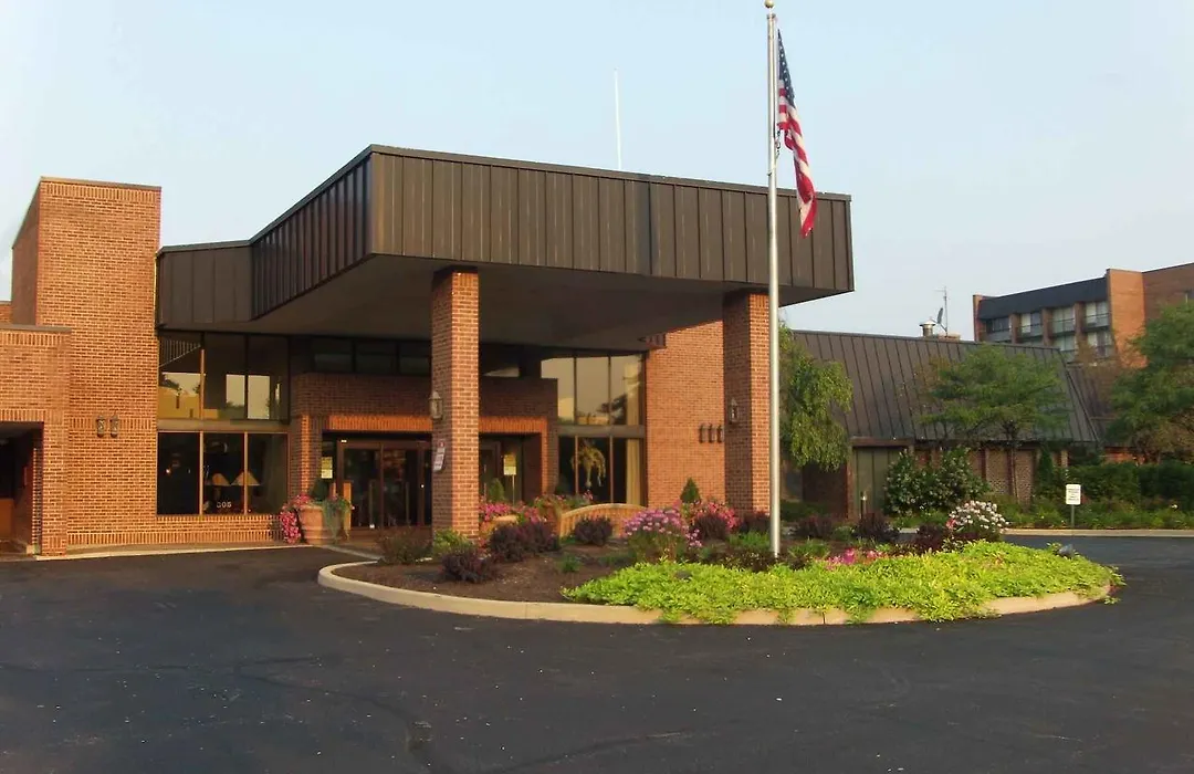 Ramada Plaza By Wyndham Fort Wayne Hotel & Conference Center-1
