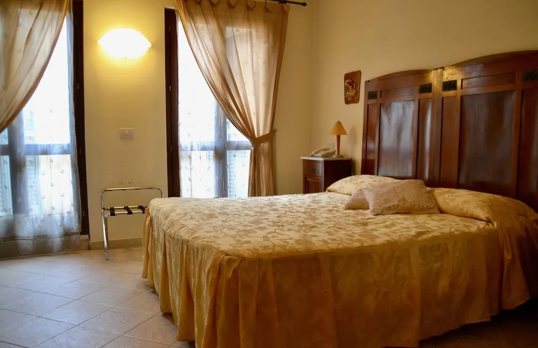Hotel Italia-1