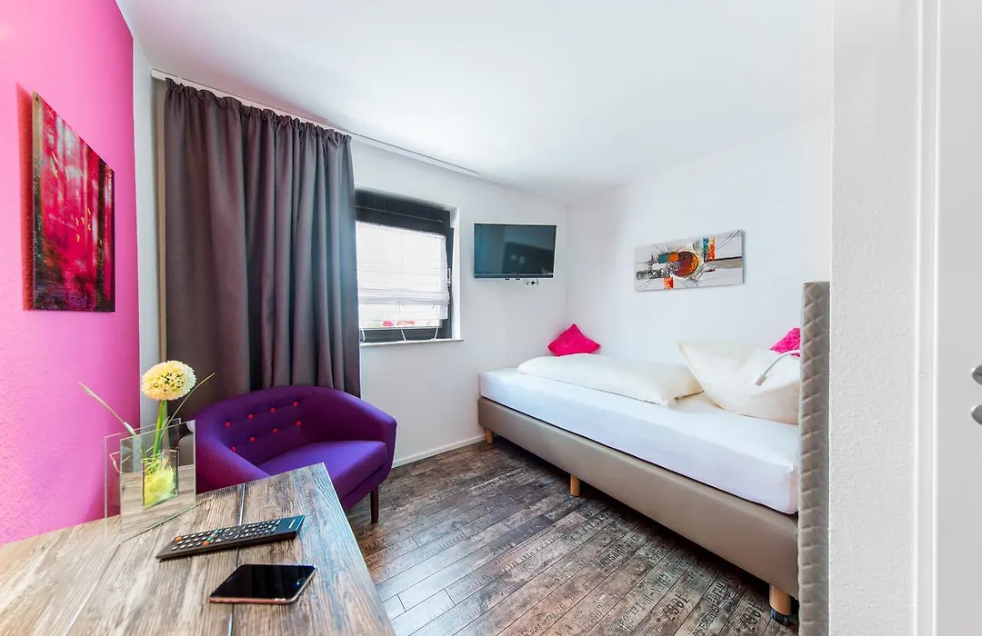 Hotel Sirrah-1