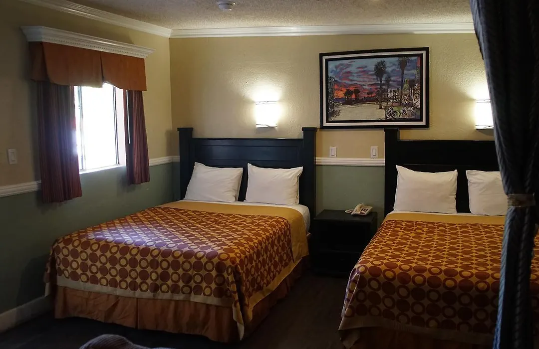 Paradise Inn And Suites-1