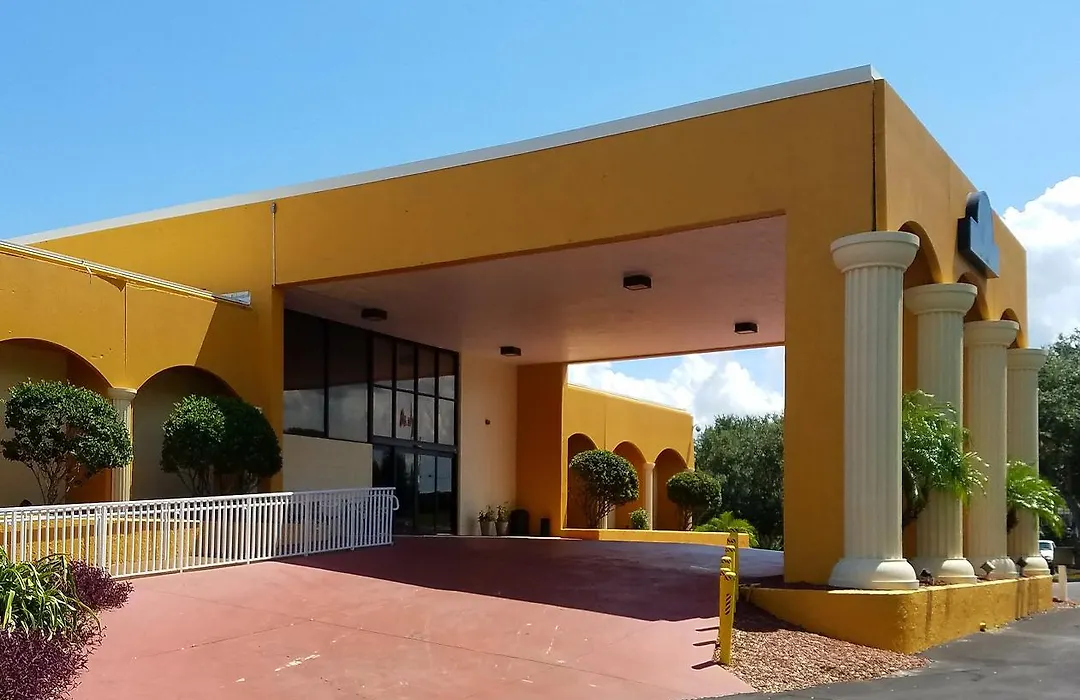 Days Inn & Suites By Wyndham Clermont-1