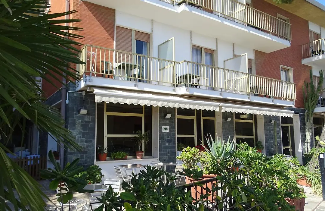 Hotel Ambassador-1