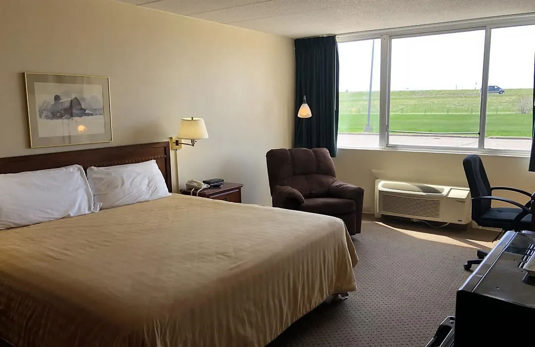 Norwood Inn & Suites Worthington-1