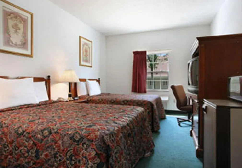 Travelodge By Wyndham Waukegan Gurnee-1