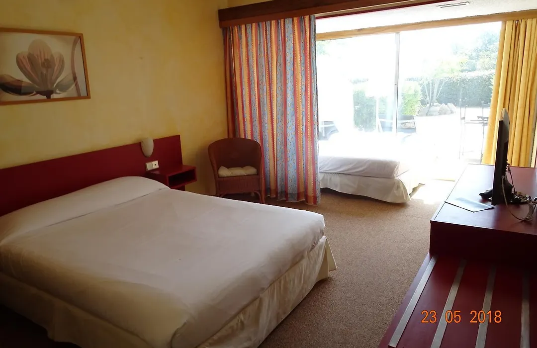 83 Hotel-1