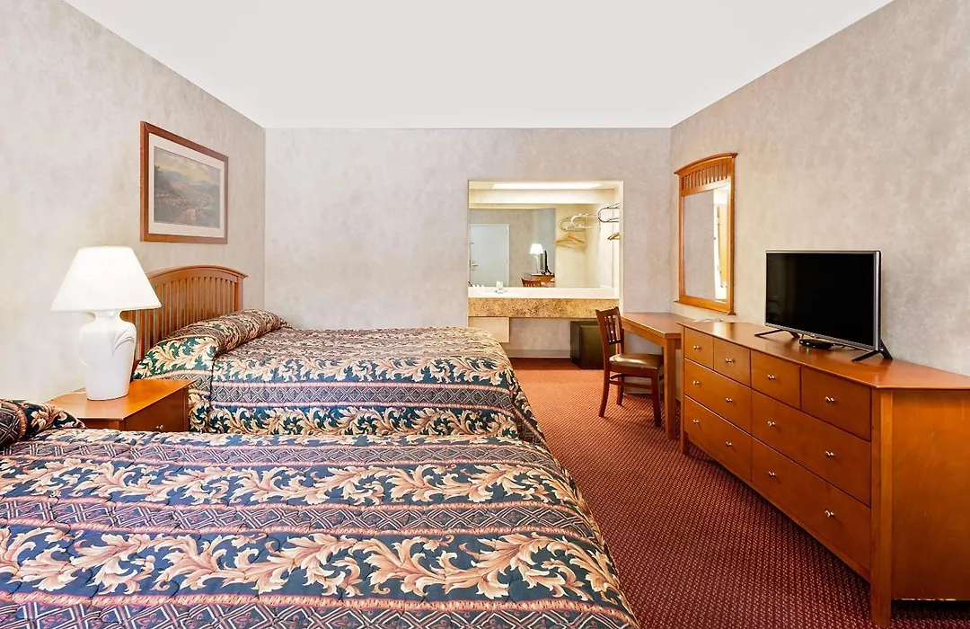 Super 8 By Wyndham Traverse City-1
