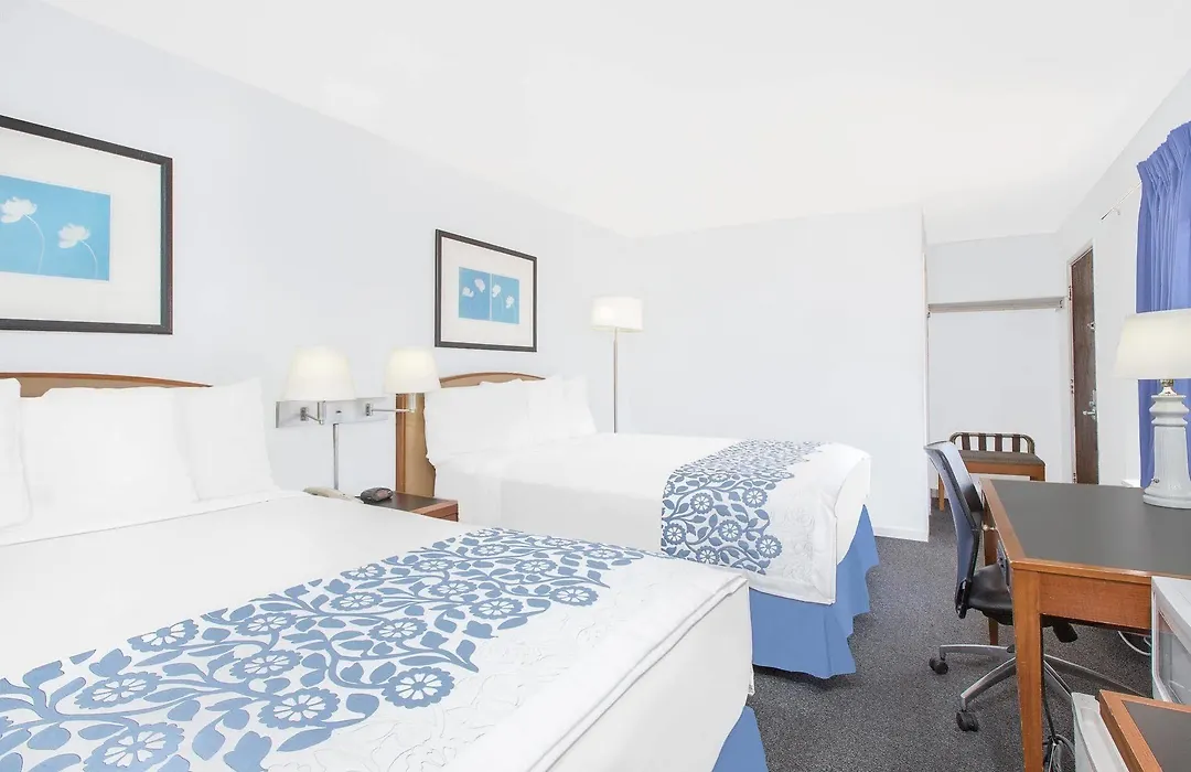 Days Inn By Wyndham Emporia-1