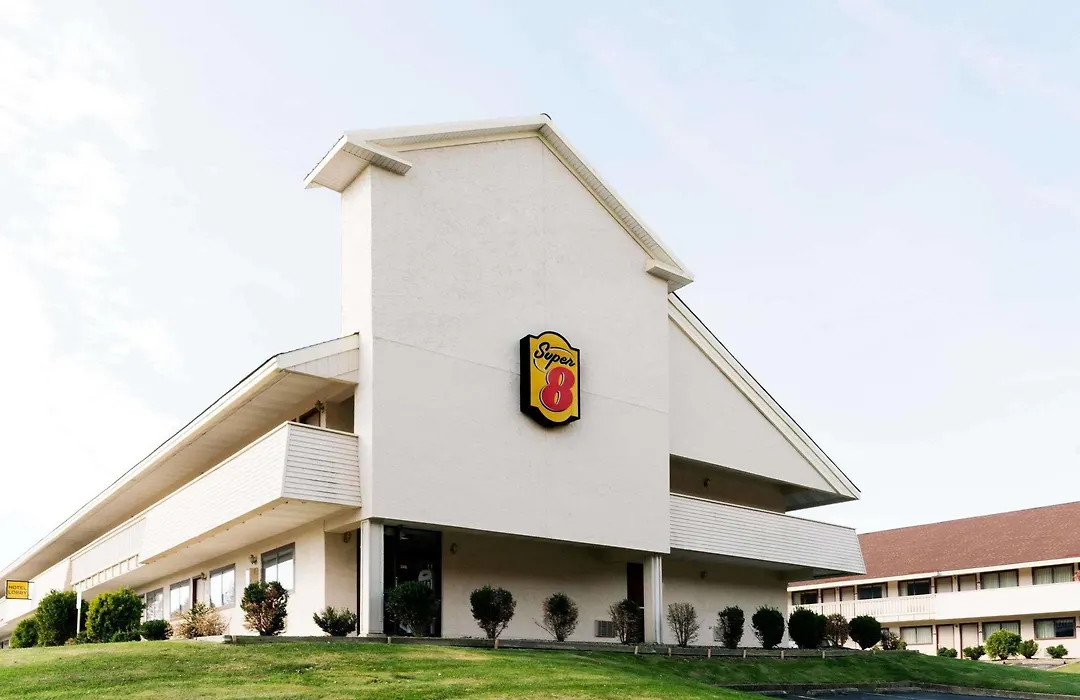 Super 8 By Wyndham Strongsville/Cleveland-1