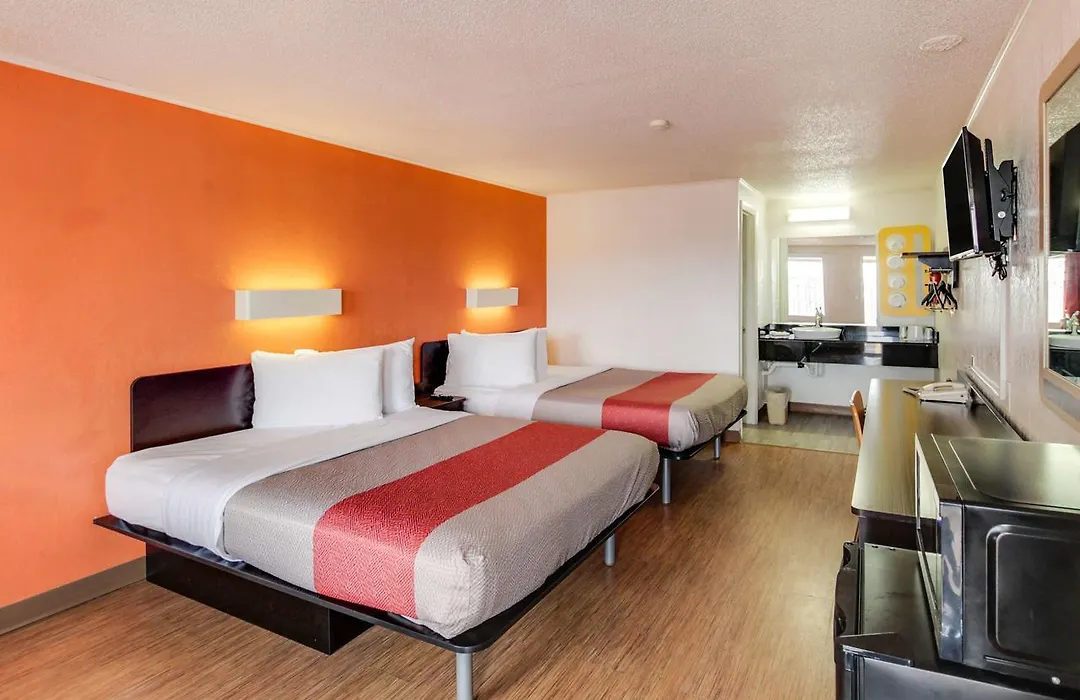 Motel 6 Kalamazoo-1