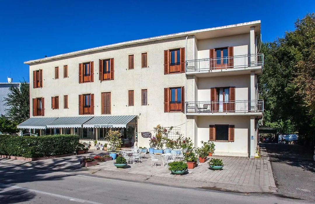 Hotel Sandalyon-1