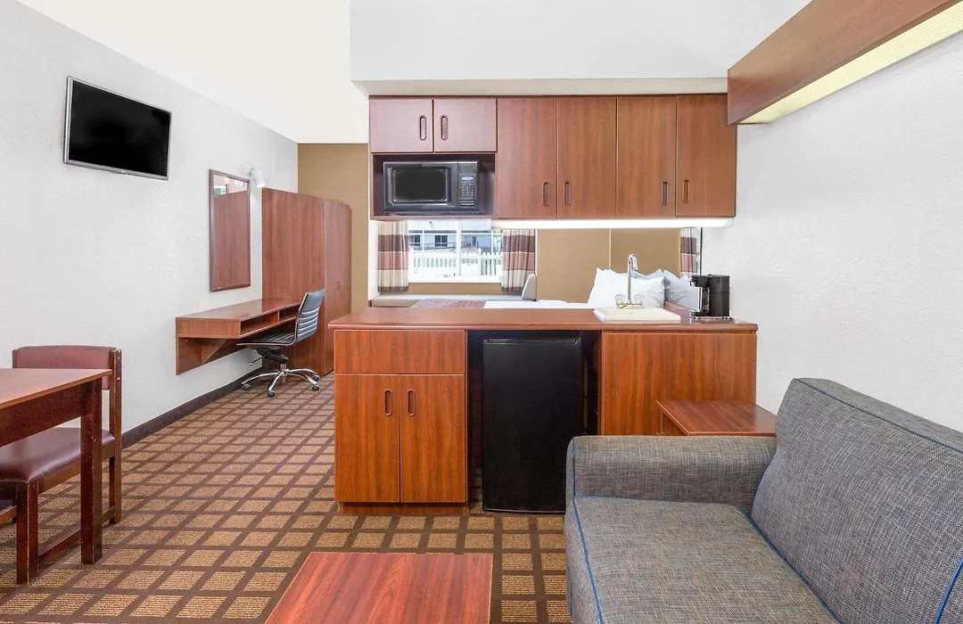 Microtel Inn & Suites By Wyndham Green Bay-1