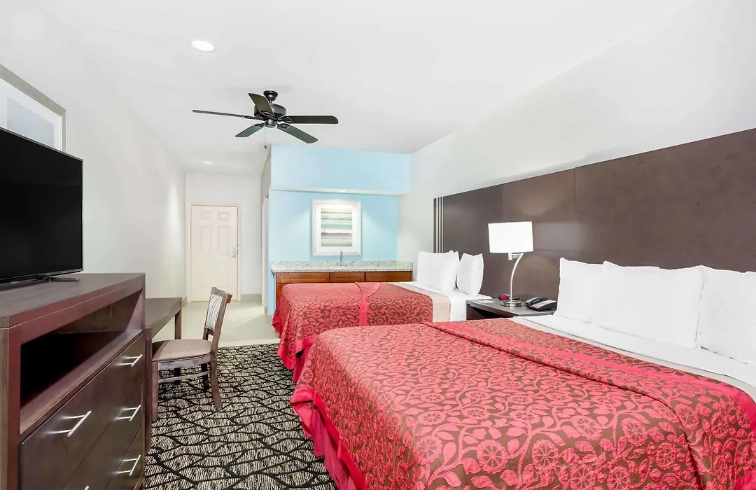 Days Inn & Suites By Wyndham Madisonville-1