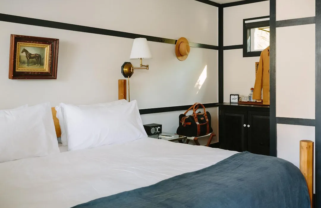 Brentwood Hotel-1