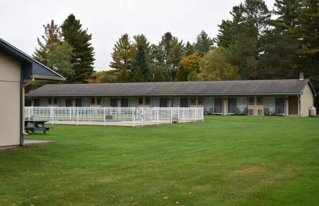 Country Club Motel-1