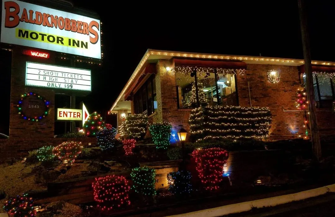 Baldknobbers Motor Inn-1