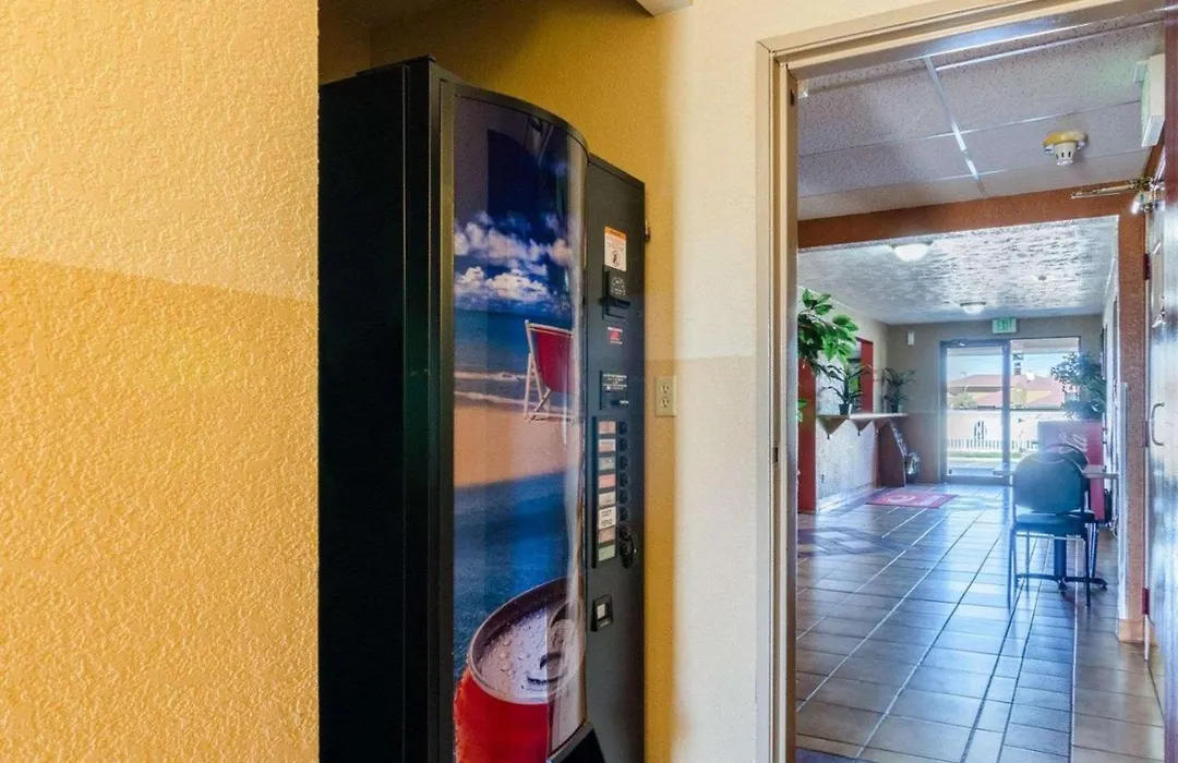 Econo Lodge Ottawa-1