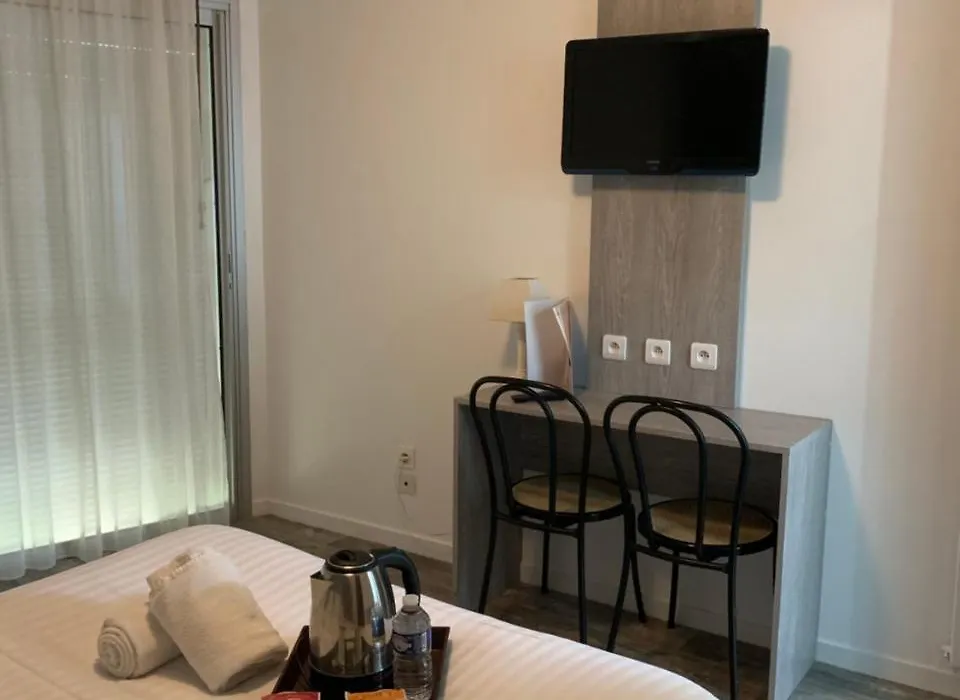 Hôtel Au Relais des Lilas-1