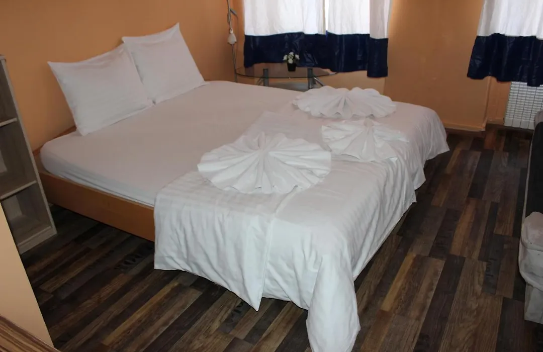 Hotel Praha Club Bed & Breakfast-1