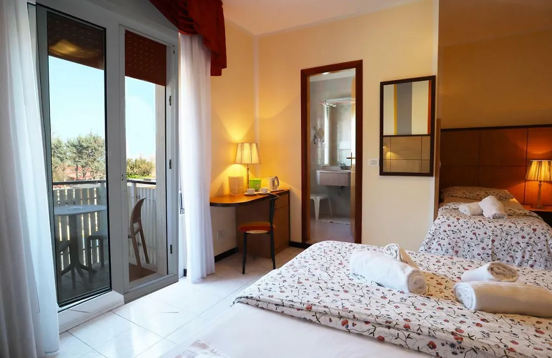 Hotel Righetto Fronte Mare-1