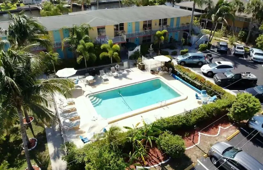 Hideaway Waterfront Resort-1