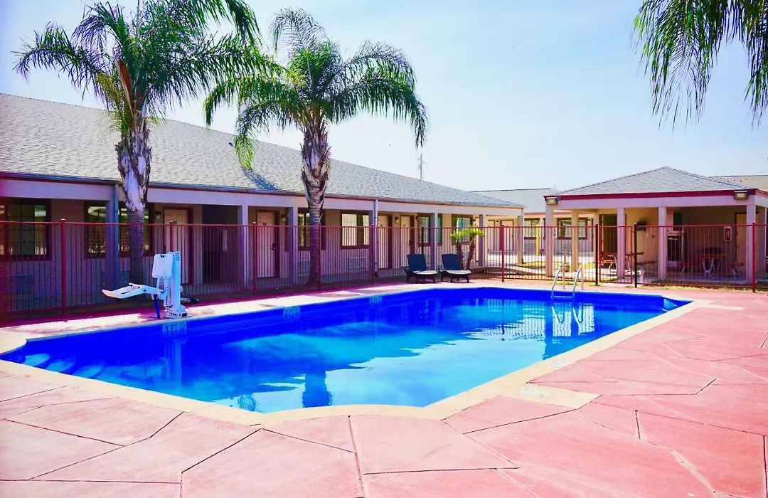 Texan Inn - Carrizo Springs-1