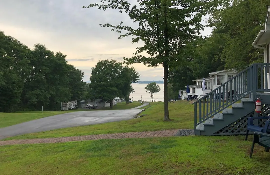 West Winds Motel & Cottages-1