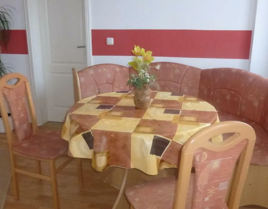Pension&Ferienwohnung Zum Schmuckgiebel-1