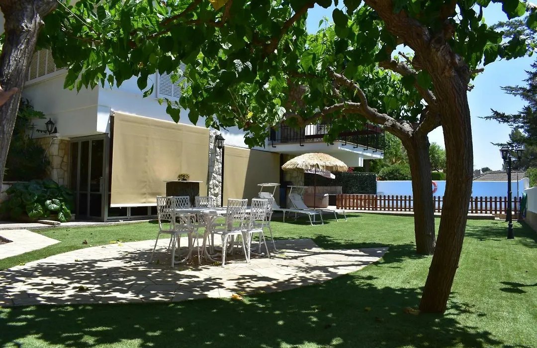 Villa Garden-1
