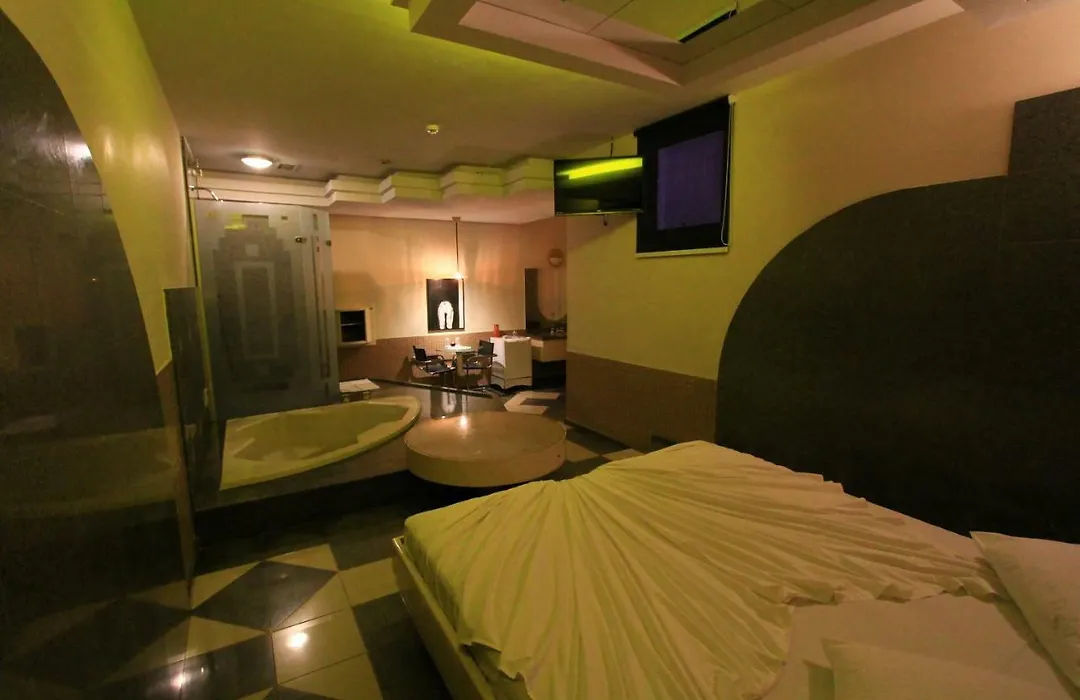 Movie Inn Motel E Hospedagem (Adults Only)-1