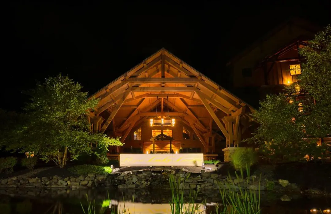 Hope Lake Lodge & Indoor Waterpark-1