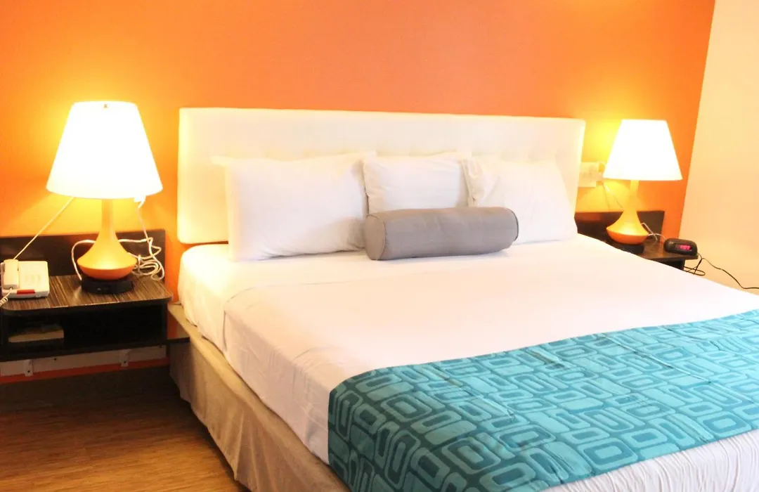 Howard Johnson By Wyndham Lake George-1